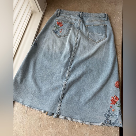 Driftwood Floral Embroidered Denim Skirt, Size 30 - Picture 11 of 12